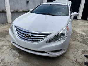 Hyundai Sonata Limited 2.0T Sedan (2.0L 4cyl 6A) 2011 White
