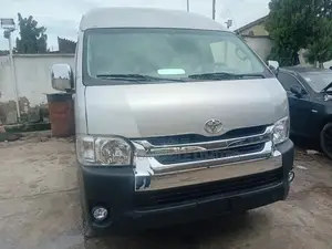 Toyota HiAce 2017 Silver