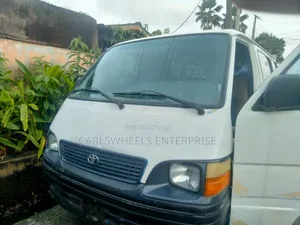 Toyota HiAce 2002 White