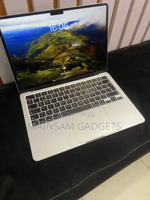 Laptop Apple MacBook Air 2022 M2 16GB Apple M2 SSD 256GB