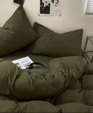 Luxury Olive Green Duvet and Bedsheet Set (6x6)