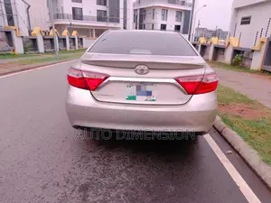 Toyota Camry LE 4dr Sedan (2.5L 4cyl 6A) 2015 Silver