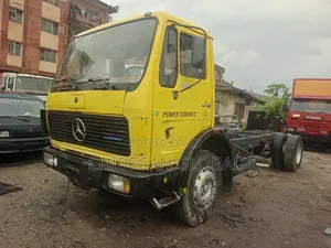 Mercedes Benz 1926 Truck (Cab and Chassis) V6 Foreign Used)