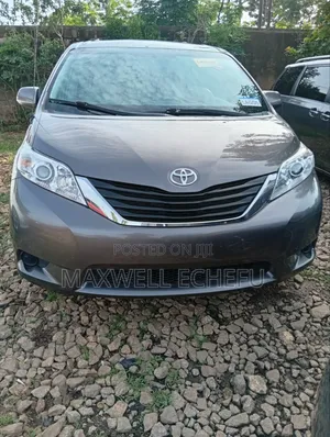 Toyota Sienna LE 7-Passenger 4dr Minivan AWD (3.5L 6cyl 6A) 2015 Gray