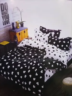 Black and White Bed Set