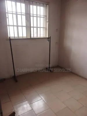 2bdrm Apartment in Lekki Phase 2 for rent