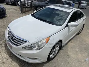 Hyundai Sonata Limited 2.0T Sedan (2.0L 4cyl 6A) 2012 White