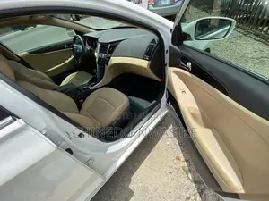 Hyundai Sonata Limited 2.0T Sedan (2.0L 4cyl 6A) 2012 White