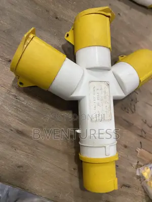 110v 16a 3-Way Splitter Adaptor
