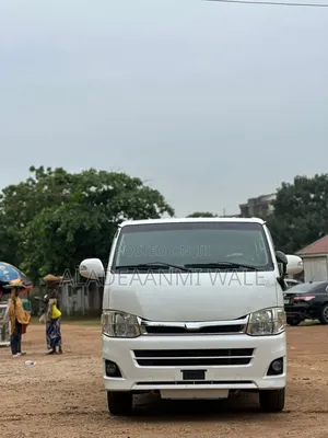 Toyota HiAce 2015 White