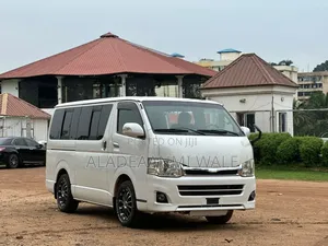 Toyota HiAce 2015 White