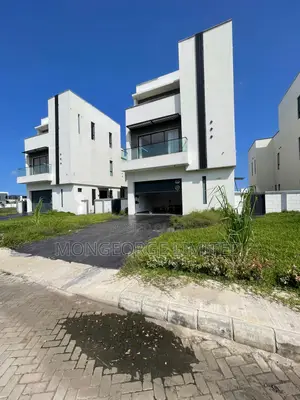 5bdrm Duplex in Lekki for sale