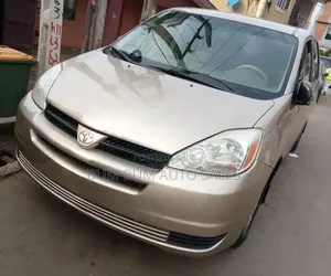 Toyota Sienna CE FWD (3.3L V6 5A) 2004 Gold