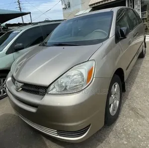 Toyota Sienna CE FWD (3.3L V6 5A) 2004 Gold