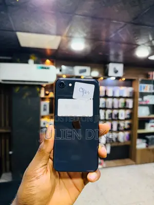 Apple iPhone SE (2020) 128 GB Black