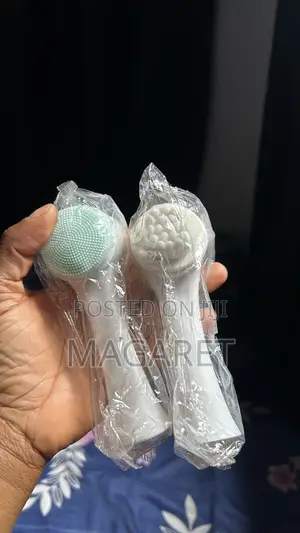 2 Sided Face Brush