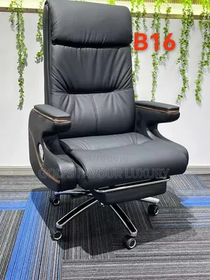 Executive Leather Office Swivel Chair.