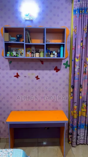 Neat 4x6 Bed Frame With Wall-Mounted Bookshelf Reading Table