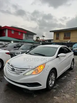 Hyundai Sonata SE Sedan FWD (2.4L 4cyl 6A) 2013 White