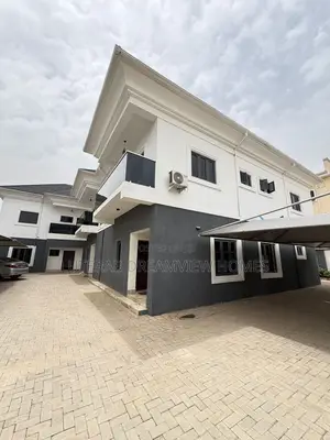 Furnished 10bdrm Townhouse/Terrace in Jahi for sale