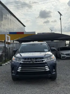 Toyota Highlander XLE 4x4 V6 (3.5L 6cyl 8A) 2018 Gray