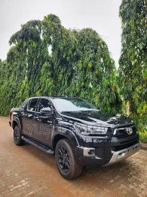 Toyota Hilux 2021 Black