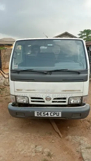Nissan Caravan (Urvan) 1999 White