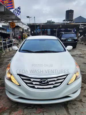 Hyundai Sonata Limited 2.0T Sedan (2.0L 4cyl 6A) 2012 White
