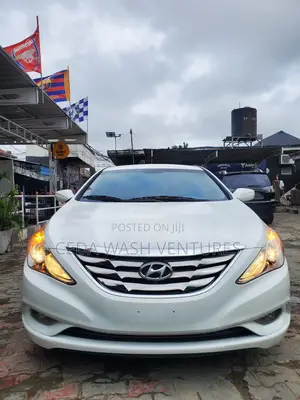 Hyundai Sonata Limited 2.0T Sedan (2.0L 4cyl 6A) 2012 White