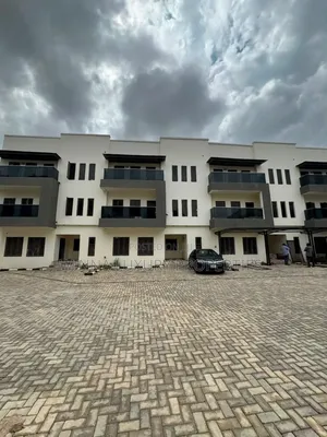 6bdrm Townhouse/Terrace in Mabushi for sale