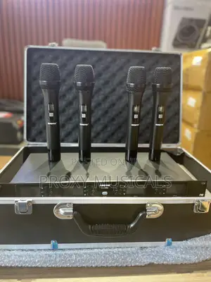 Shure 4-in-1 Wireless Microphone System Da990