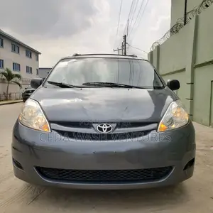 Toyota Sienna LE 2009 Gray