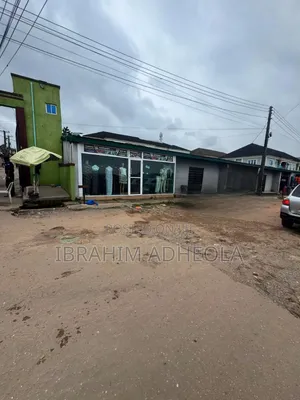 A Corner Peice Land Measuring 650sqm With a Demolishable