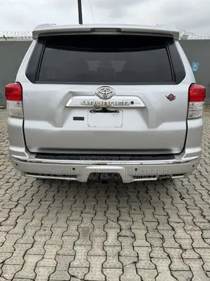 Toyota 4-Runner SR5 4WD 2012 Silver