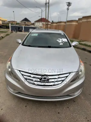 Hyundai Sonata Limited Sedan FWD (2.4L 4cyl 6A) 2013 Silver