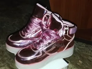 Sneakers for Girls and for Boys With Removable Tires