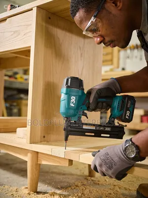 F30 Rechargable Nailer Machine