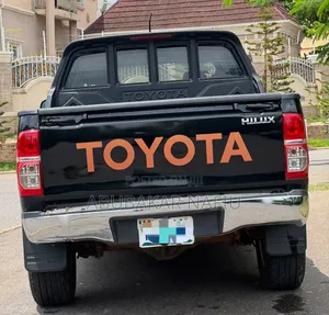 Toyota Hilux 2014 Black