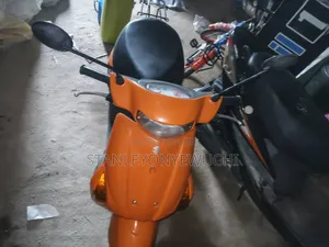 Suzuki 2022 Orange