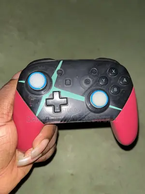 Used Nintendo Switch Pro Controller (Xenoblade Chronicles 2 Edition)