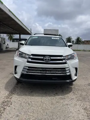 Toyota Highlander XLE 4dr SUV AWD (3.5L 6cyl 6A) 2014 White