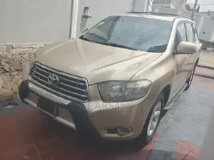 Toyota Highlander Limited 2010 Gold