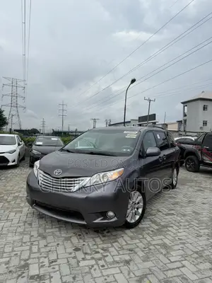 Toyota Sienna LE 8 Passenger 2011 Gray