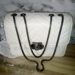Elegant White Leather Handbag With Chain Strap for Ladies