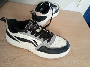 Li-Ning Yuanbao 2 Sneakers Feature a Classic -Size 44