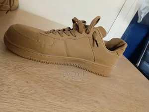 Low-Top Casual Sneaker / Skateboard Shoe- Size 43