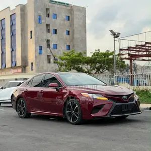 Toyota Camry XSE FWD (2.5L 4cyl 8AM) 2018 Red