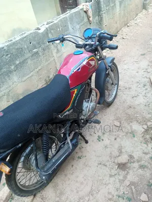 Honda CB 2016 Red