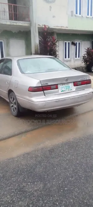 Toyota Camry Automatic 1999 Silver