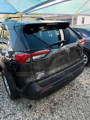 Toyota RAV4 XLE 2022 Gray